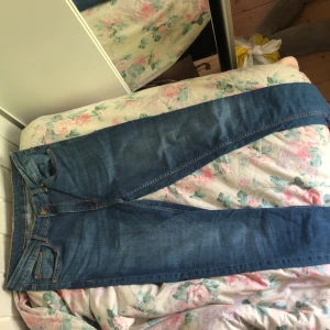 Jeans strl XL - Blåa jeans stlr XL från Club xprs, väldigt fint skick, 150kr + frakt