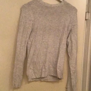 Thight bread tröja - Säljes pågrund av för liten, original pris 200 för mer information kontakta gärna mig