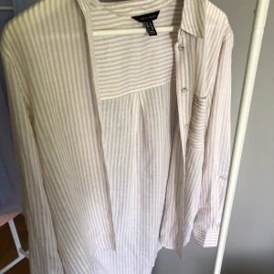 Skjorta - Skjorta från ASOS, tunt material. Möts upp i Malmö eller Lund eller fraktar