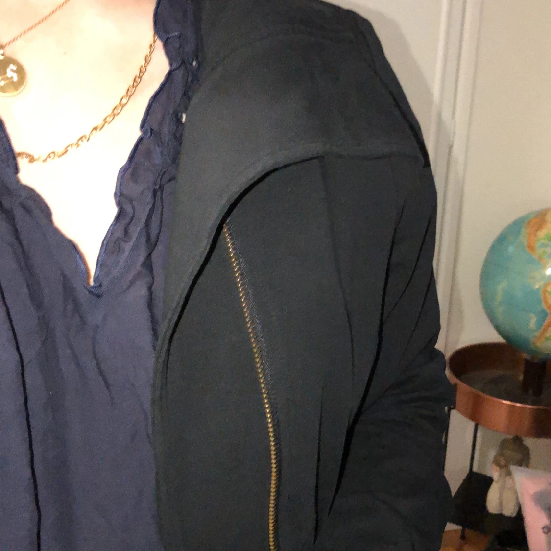 Svart jacka med dragkedja - 90
