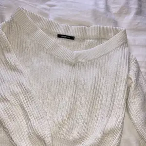 Vit tröja från Gina, använd fåtal gånger, ser ut som ny