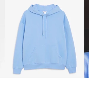 Hoddie - Snygg och skön hoddie från monki, nästan aldrig använd. köparen står för frakt💕💕