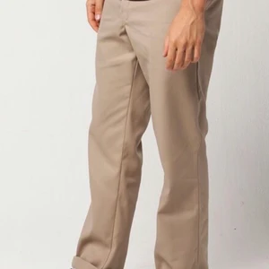 Dickies byxor  - Säljer mina dickies byxor då de blivit för små. Bra skick då de bara har använts 2 gånger!