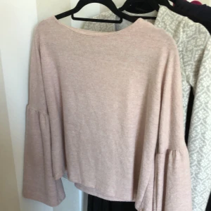 Tröja med vida armar - En fin tröja med vida armar inte använd så mycket. Storlek xs
