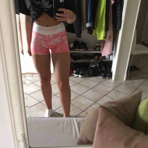  - ICANIWILL träningsshorts, strl S men kan passa XS också! 🌟
