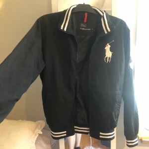 Jacka - En polo jacka st M 