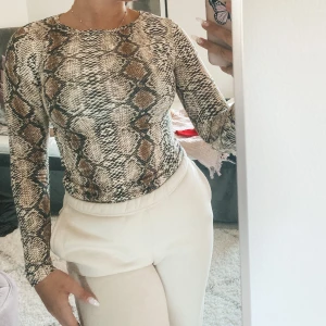 Snake Print Topp - Topp i snake mönster från madlady. Storlek XS!