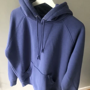 Hoodie blå - Blå hoodie från bik bok Storlek: m