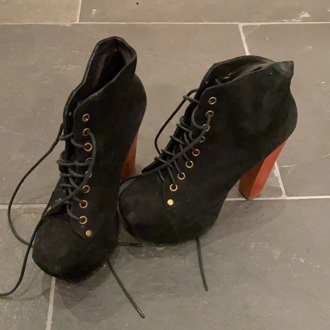 Svarta coola klackar