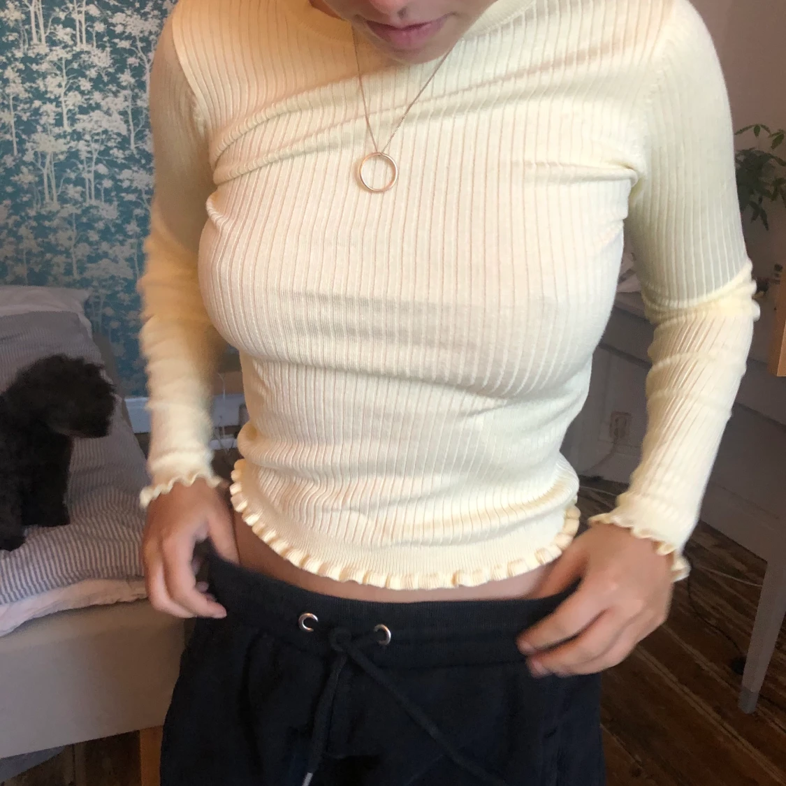 Långärmad ribbstickad tröja