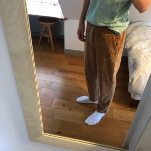 Axel Arigato Manchester byxor - Manchester byxor från Axel Arigato köpta förra hösten. Använda 3 ggr. Nypris 1000. Frakt tillkommer