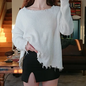 Vit stickad tröja - Jättemysig stickad tröja från forever 21 i storlek S. Säljer då den inte kommer till användning längre, i bra skick. 90 kr, köpare står för frakt. ❤️ 