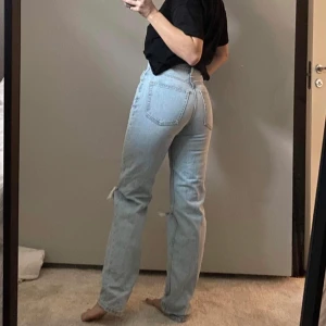 Jeans  - Jeans från Gina tricot, storlek 34. Buda i kommentera! HÖGSTA BUD: 200kr🥰💗