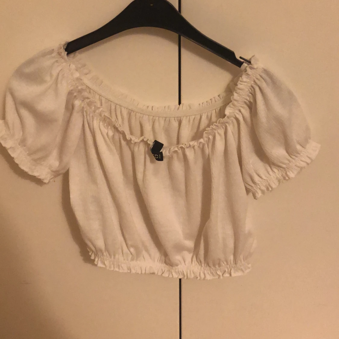 Vit ofshoulder blus  - 90