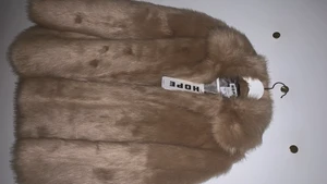 Jacka - Fuskpäls storlek S men passar M också. Ordinarie pris 4700kr.