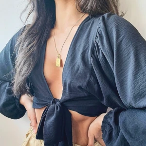 INTRESSEKOLL - Intressekoll på min knytopp från BOOHOO 🤎 Endast testad till outfits men jag anser inte att jag kommer använda den. 200kr - storlek 38 (men skulle mer säga ONESIZE). 