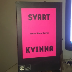 svart kvinna bok - 211 sidor pocketbok om rasism i Sverige