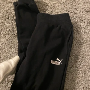 Puma mjukisbyxor  - Säljer mina mjukisbyxor då jag inte använder de! Jätte mysiga💞