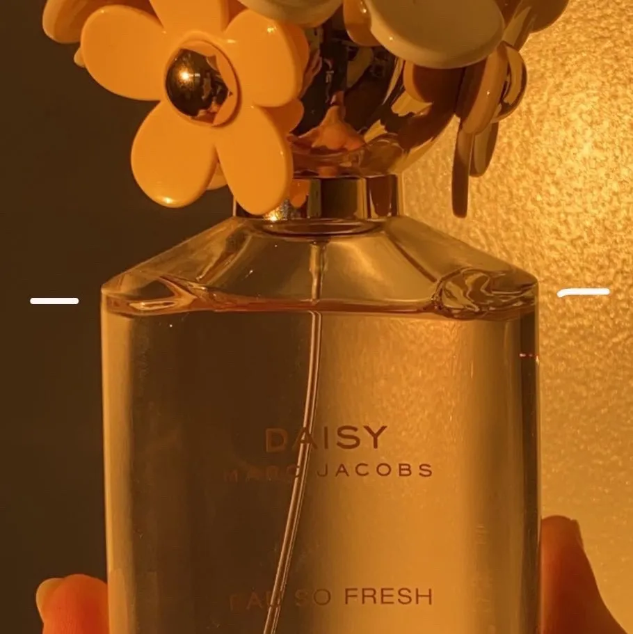 Marc Jacobs ’Eau so fresh’ parfym 75ml. Knappt använd (se bild 3) köpt för ca 900kr. Kommer i orginalförpackning. (Frakten kostar 122kr sedan postnord uppdaterat fraktkostnad för paket 2021) Så priset; 500kr inkluderar frakt!✨. Övrigt.