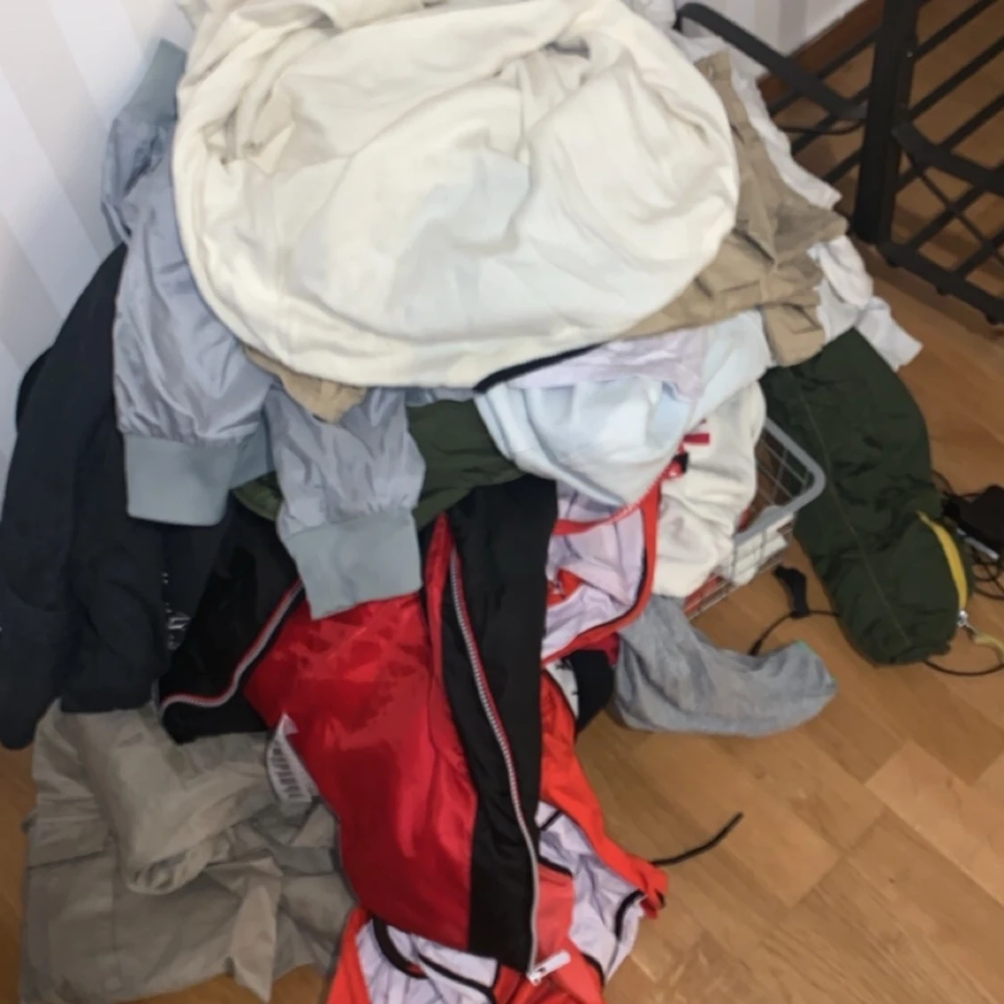 Kläder i strl XS-S, cirka 25 klädesplagg