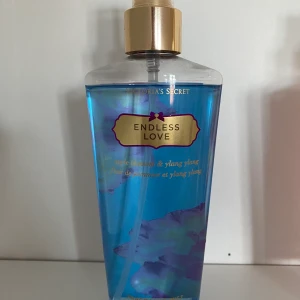 Victoria Secret  - Doften är Endless Love och är så gott som oanvänd. 