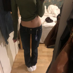 Replay jeans - Darkwash jeans från replay köpta på sellpy i bra skick, om du är intresserad äre bara att kontakta om mer info som mått osv 💕