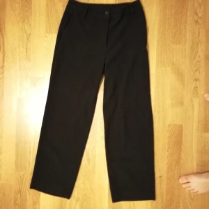 Klassiska kostymbyxor.  - Kort modell. Väldigt bekväma. Frakt tillkommer