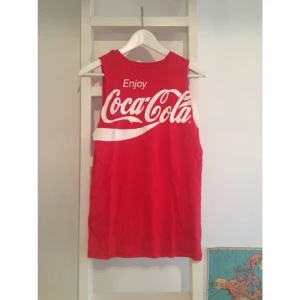  - Linne med Coca Cola-tryck Lappen kvar! 