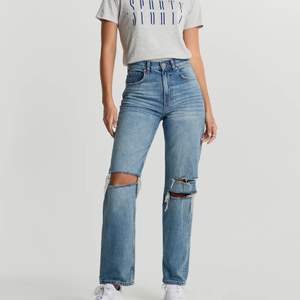 Ginatricots highwaist 90s jeans, st 38 Nypris 599kr    Säljs pga förstora, alla lappar sitter kvar på och byxorna är helt oanvända  