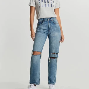 Ginatricot high waist 90s - Ginatricots highwaist 90s jeans, st 38 Nypris 599kr    Säljs pga förstora, alla lappar sitter kvar på och byxorna är helt oanvända  