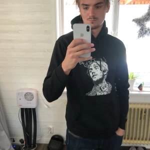 Svart lil peep hoodie  - Riktigt skön hoodie! 