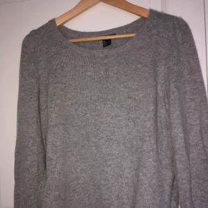 Stickad tröja från H&M (oversized)  - stickad grå tröja från H&M, stl L. Mycket len och skön!