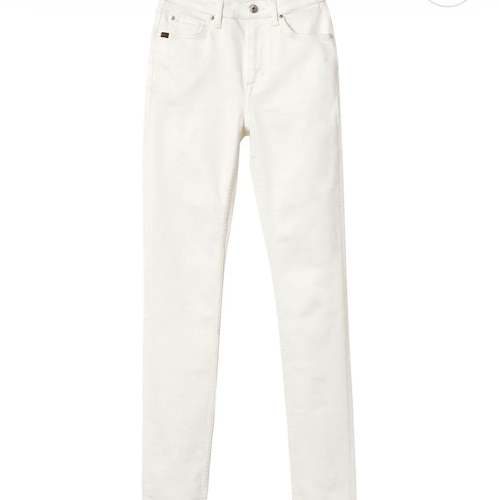 Vita tiger of Sweden jeans säljs!! As snygga och sköna men försmå för mig! Storlek 24 i midjan och längden 30 dock lite uppsydda💕💕är 160cm! Dem är självklart äkta! Frakt står köparen för. Jeans & Byxor.