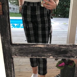 Rutiga Hollister ”kostymbyxor” - Oanvända högmidjade rutiga kostymbyxor från hollister. Köpare står för frakt🤩