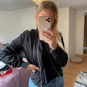 Bomberjacka - Bomberjacka med tunt material