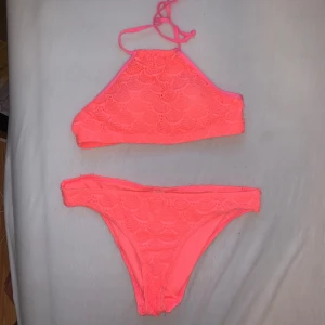 Bikini rosa - Rosa bikini, använd 1 gång. Storlek 38 (S/M). 120kr tillsammans (frakt tillkommer).