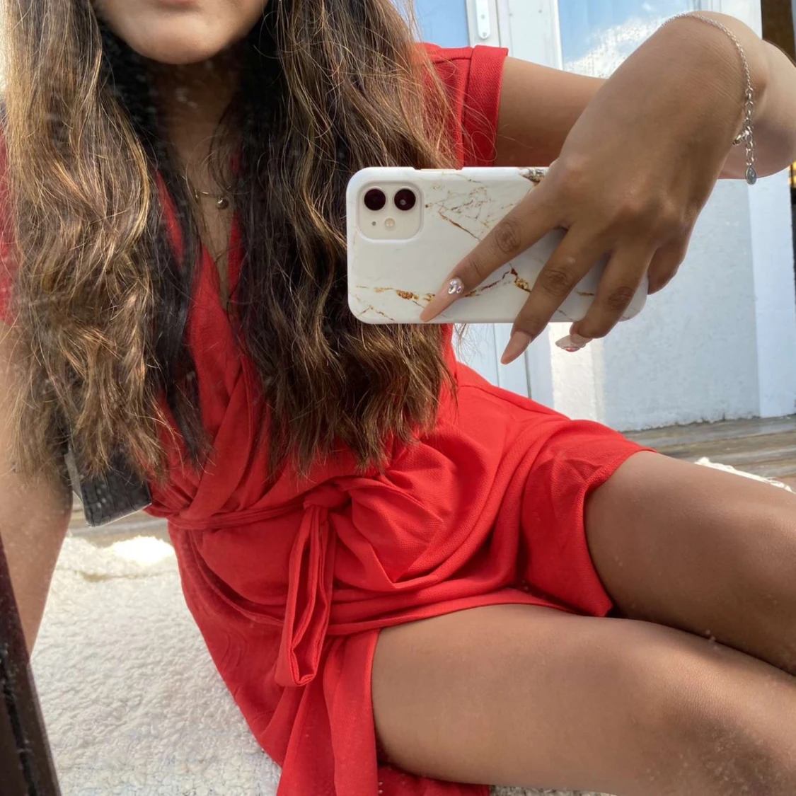 Röd omlottklänningen 