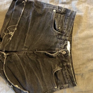Svarta shorts från zara - För dåligt använda