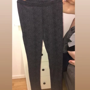 Mjukis byxor - Aldrig använd, varit i garderoben senare har glömt bort de. Frakten står ni för (63kr)