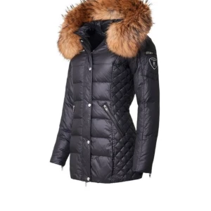 rockandblue jacka - Säljer min rock and blue jacka som är ganska ny köpt i vintras, storlek 34 men passar 32 ganska bra också. Köpte för 3795kr från miinto men säljer den för 2800kr