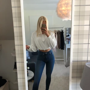 Levis jeans mile high super skinny - Snygga jeans från Levis i modellen mile high super skinny. Fickorna på dessa jeansen sitter väldigt bra och de är bekväma💘 
