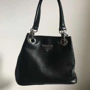 Väska - Liten axelväska jag inte får någon användning av längre! Buda gärna🤍