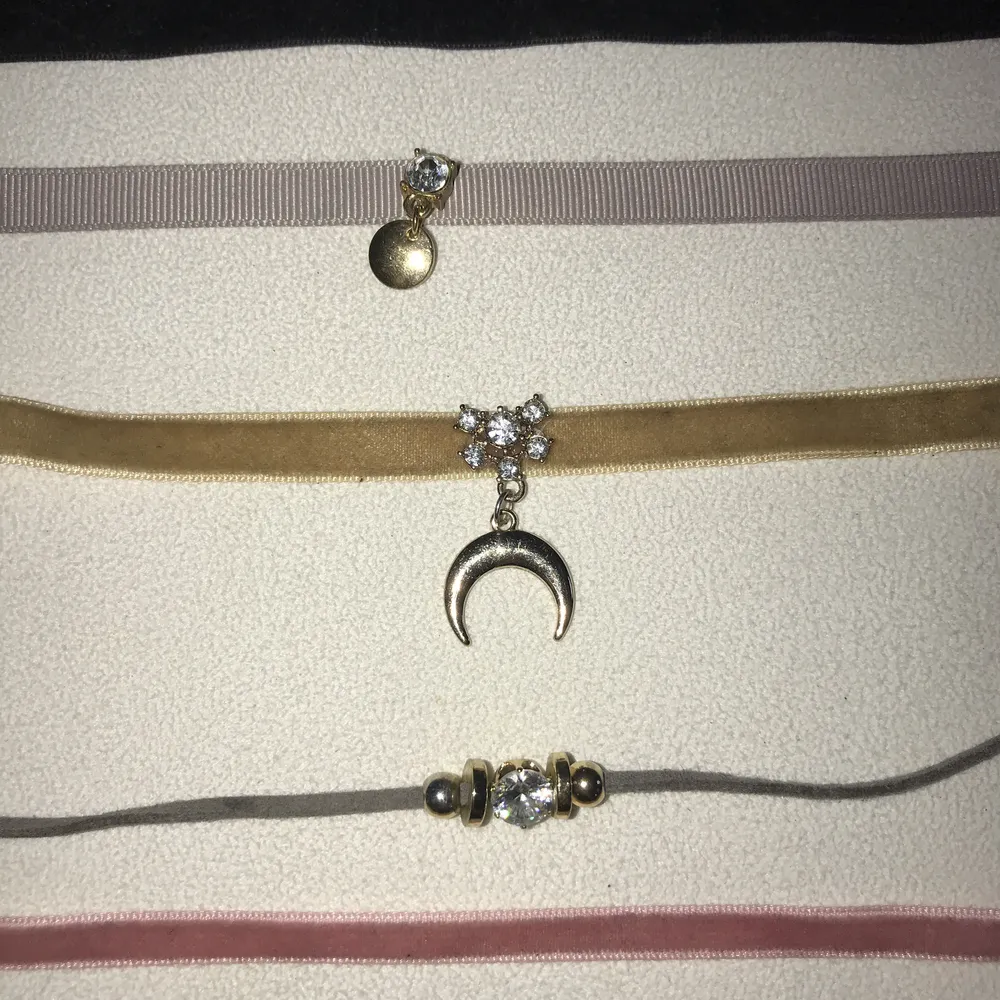 Fina chokers i perfekt skick! 25kr styck eller alla 100kr inkluder frakt. Accessoarer.