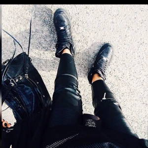  - Unika Nike!! (Äkta) Köpta för 1300kr på Shelta, i Gbg. Crocomönster🐊 snyggaste & skönaste, men har bara använt dom 3 ggr(!!) behöver därmed ny ägare. Upphämtning, annars frakt.