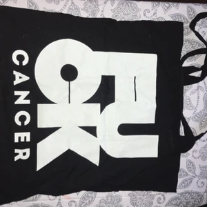  - Fuck cancer! Tygväska bra skick!  Fraktar endast, frakt ingår i priset.