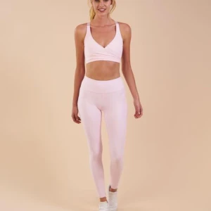  - Skönaste tightsen ever från Gymshark. De är i jättefint skick förutom lite färgskiftningar som man bara anar om man vet om det 