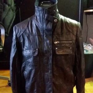  - Äkta skinnjacka i stl 40. Från Nelly.