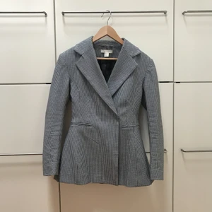  - Aldrig använd kavaj-jacka från H&M! Den sitter skitsnyggt på men jag har tyvärr ingen användning för den! ❤️🎉  