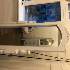  - Säljer en exakt likadant spegel som på bilden, fast ny i kartong. Nypris:2000 köpt på underbara hem. Publicerad på fler sidor 