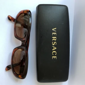 - Versace vintage solglasögon 